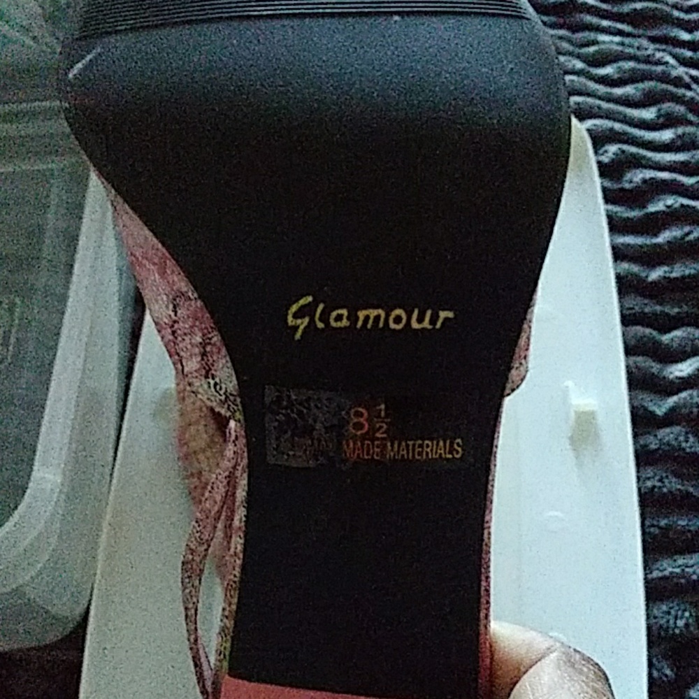 Heels - Picture 3 of 4